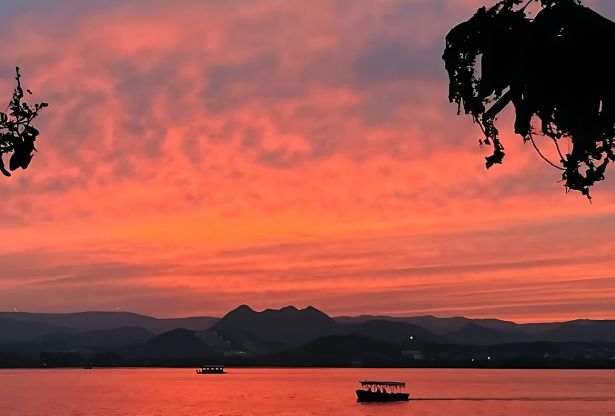 Scenic Boat Ride on Lake Pichola during 03 Days Udaipur Sightseeing Tour Package