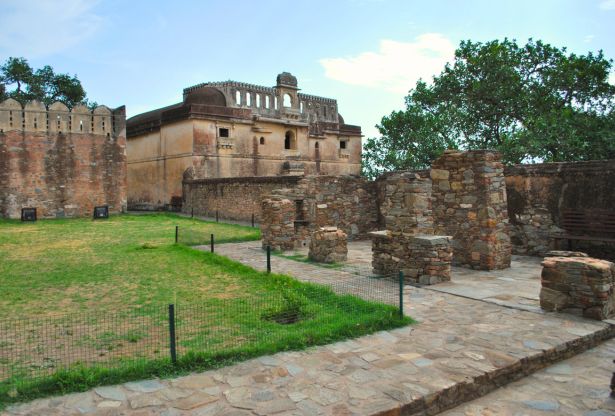 Kumbhalgarh Fort - 04 Days Udaipur Tour Package with Ranakpur & Kumbhalgarh