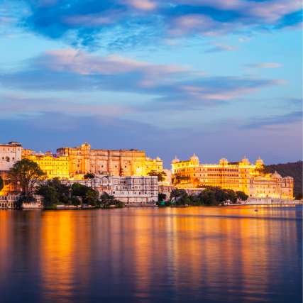 Scenic view of Lake Pichola in Udaipur during Mewar tour packages